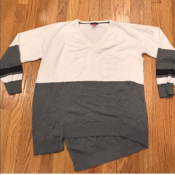Vince Camuto Sweaters - Vince Camuto Asymmetrical Hem Top